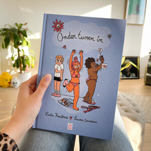 Niet Nu Laura - Boek "Onder tussen in" 